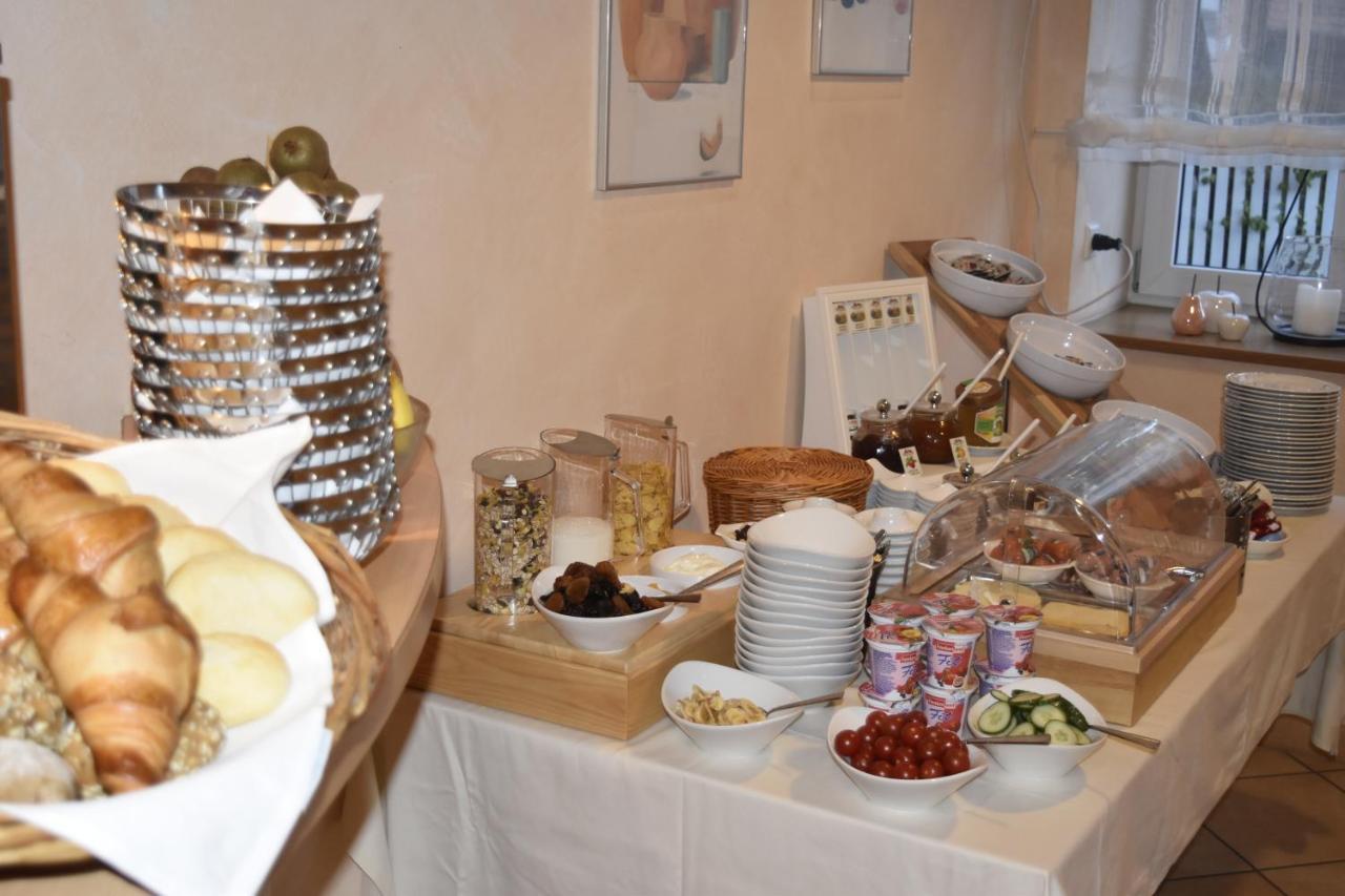 Gasthof Pension Zum Goldenen Hirschen Burgbernheim Екстериор снимка